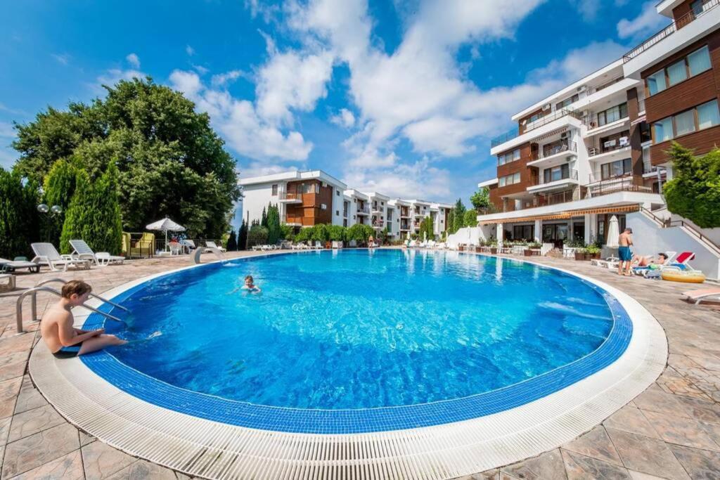 Messambria Fort Beach - Premium Apartments 埃勒尼特 外观 照片