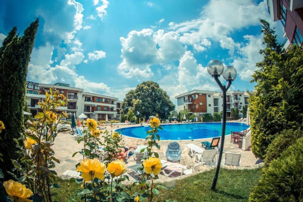 Messambria Fort Beach - Premium Apartments 埃勒尼特 外观 照片